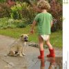 Junge, Kind In Rotem Gummi-Wellingtons, Sprechend Mit Dem mit Kinder Bilder Junge