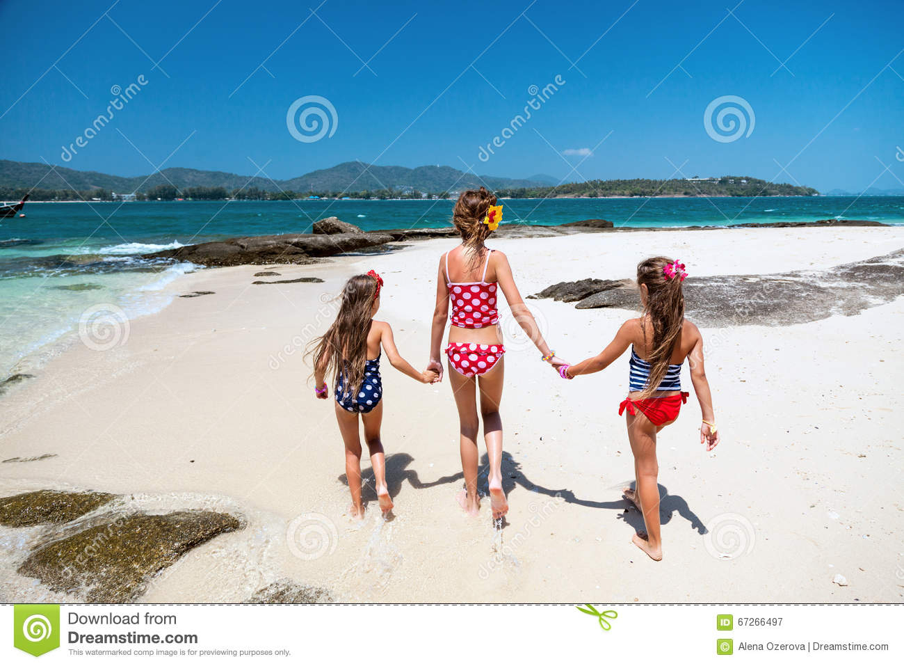 Kinder Am Strand Stockbild. Bild Von Spielen, Rückseite für Kinder Bilder Strand