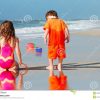 Kinder, Die Auf Strand Spielen Stockbild - Bild Von Freund bei Kinder Bilder Strand