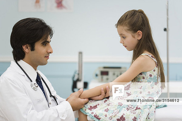 Kinderarzt - Agentur Photoalto, Insgesamt 189 Bilder Bei für Kinderarzt Bilder