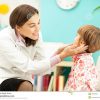 Kinderarzt Und Ihr Patient Stockbild. Bild Von Horizontal verwandt mit Kinderarzt Bilder