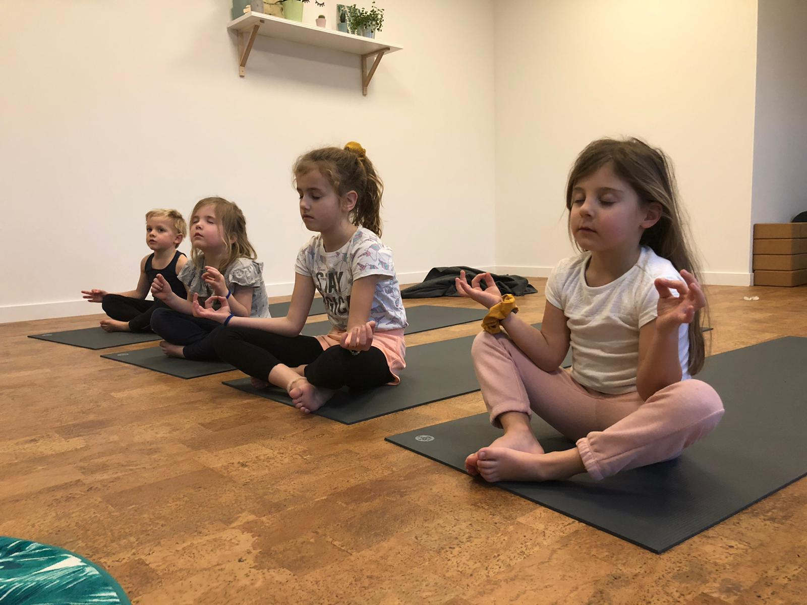 Kinderyoga - Health Boutique Oisterwijk mit Kinder Yoga Bilder