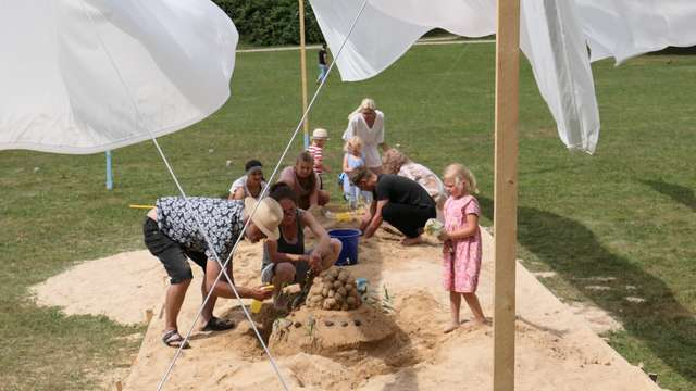 Landart-Festival In Schlüchtern: Sandburgen Mitten Auf Der verwandt mit Landart Bilder Kinder