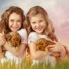 Niedliche Zwei Kleine Mädchen Mit Roten Welpen Im Freien bestimmt für Kinder Bilder Mädchen