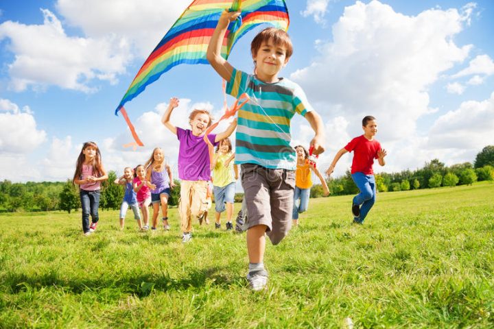 Viele Kinder Auf Kletterndem Rahmen Stockbild - Bild Von innen Bild Viele Kinder