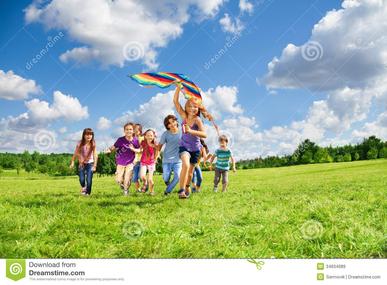 Viele Kinder Haben Spaß Mit Drachen Lizenzfreie ganzes Bild Viele Kinder