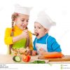 Zwei Kinder, Die Salat Essen Stockbild - Bild Von Kind mit Kinder Bilder Essen