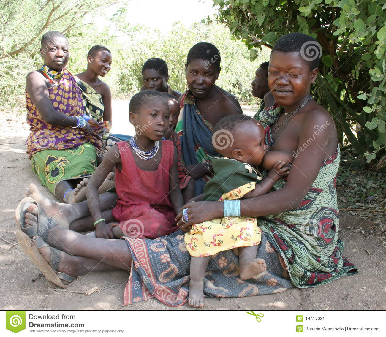 Afrika, Tanzania, Frauen Und Kinder Redaktionelles Foto - Bild Von ganzes Kinder Bilder Angesichts Des Menschen