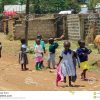 Afrikanische Kleine Kinder, Die Von Der Schule Gehen Redaktionelles über Kinder Bilder Diesseits Von Afrika