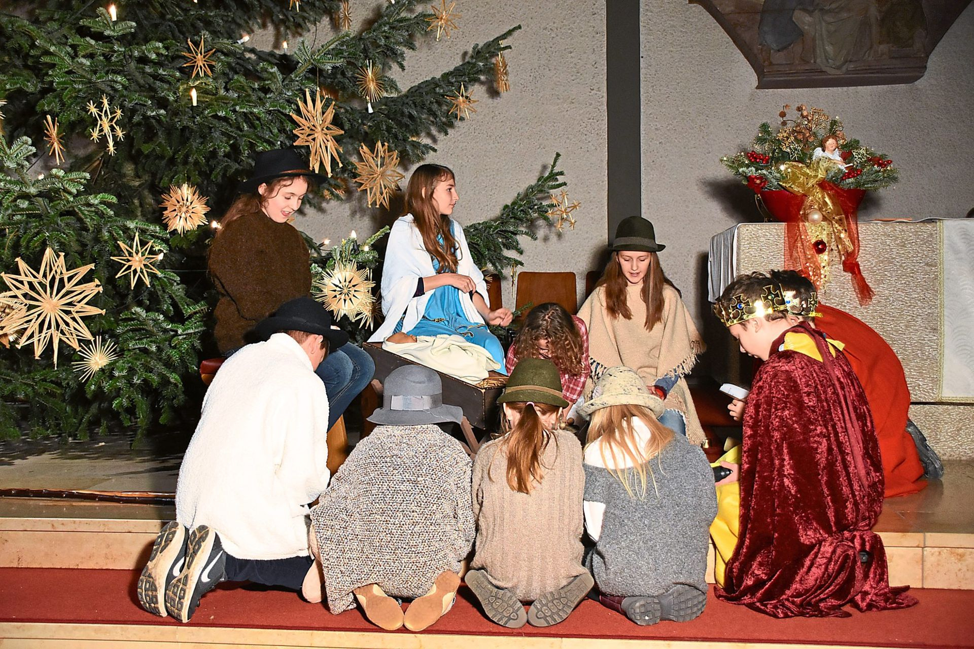 Albstadt: 16 Kinder Setzen Die Ganze Weihnachtsgeschichte In Szene bei Maria Simon Kinder Bilder