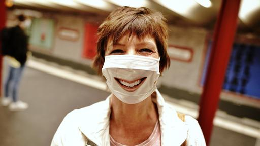 Bildergalerie: Mund-Nasenschutz - Die Lustigsten Exemplare | Tagesschau.de verwandt mit Bilder Kinder Mit Maske