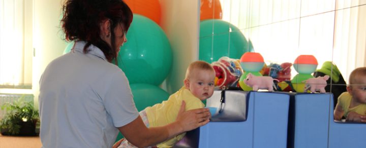 Bobath Für Kinder In Der Heilpraktiker, Osteopathie &amp; Physiotherapie für Kinder Bilder Während Der Arbeitszeit