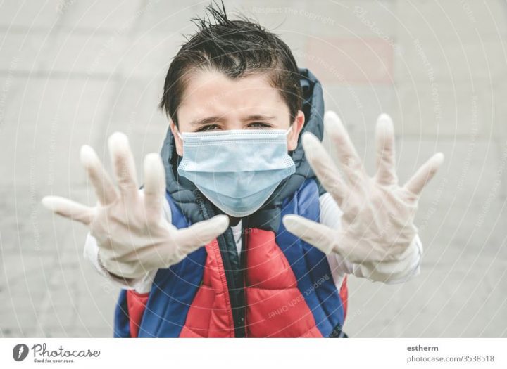 Coronavirus,Trauriges Kind Mit Medizinischer Maske - Ein Lizenzfreies über Bilder Kinder Mit Maske