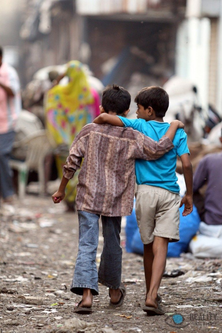 Dharavi - In Den Slums Von Mumbai - Traveling The World | Freundschaft bestimmt für Kinder Bilder Freundschaft