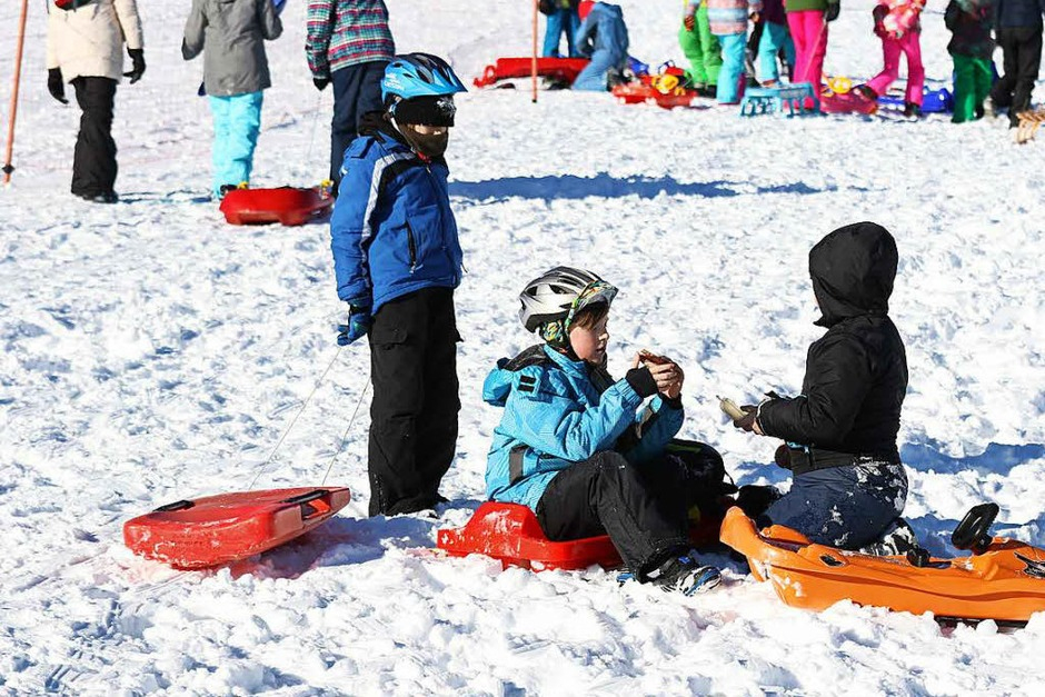 Fotos: 2500 Schüler Im Schnee Auf Dem Feldberg - Feldberg in Kinder Im Schnee Bilder