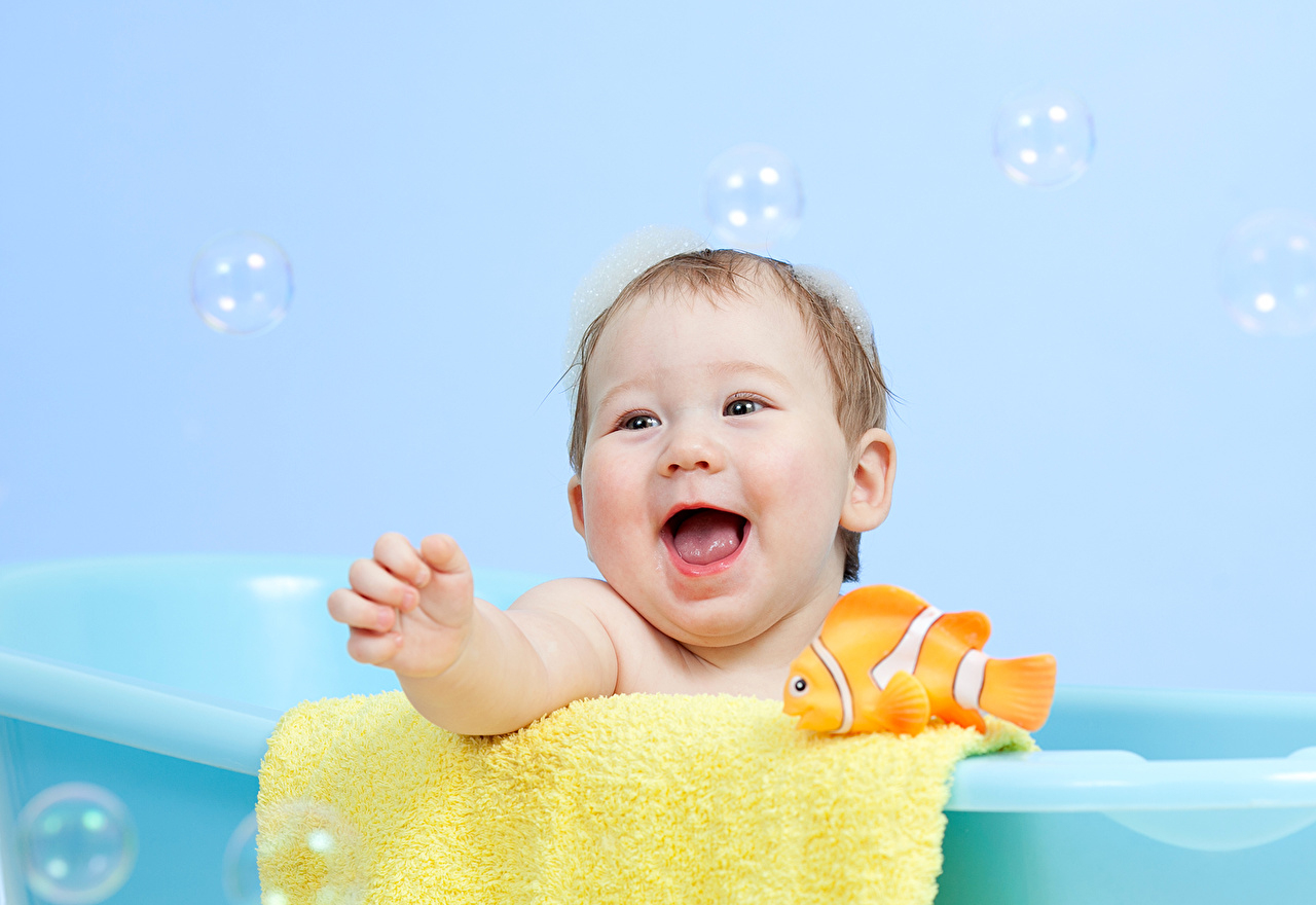 Fotos Von Säugling Lachen Lächeln Badezimmer Kind bei Kinder Lachen Bilder