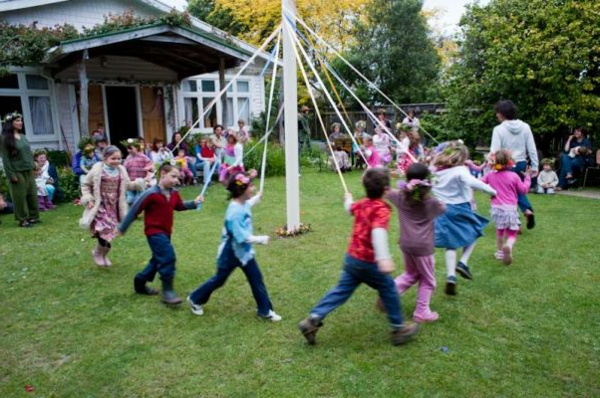 Frühling Im Kindergarten: Lachen Und Spaß Haben! - Archzine ganzes Kinder Bilder Spielen