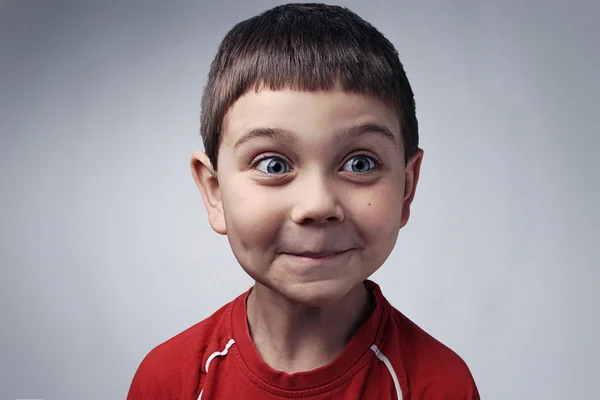 Glückliches Gesicht - Lustige Kinder Lächeln. Kinderporträt, Emotionen über Kinder Emotionen Bilder
