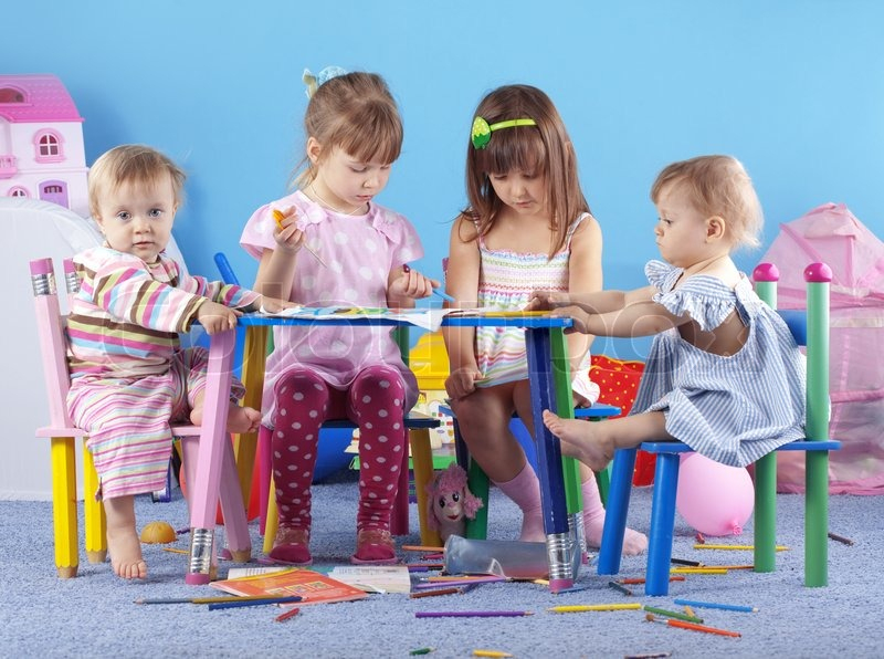 Gruppe Der Kinder Spielen Im Kindergarten | Stockfoto | Colourbox innen Kinder Bilder Entlang Der Straße
