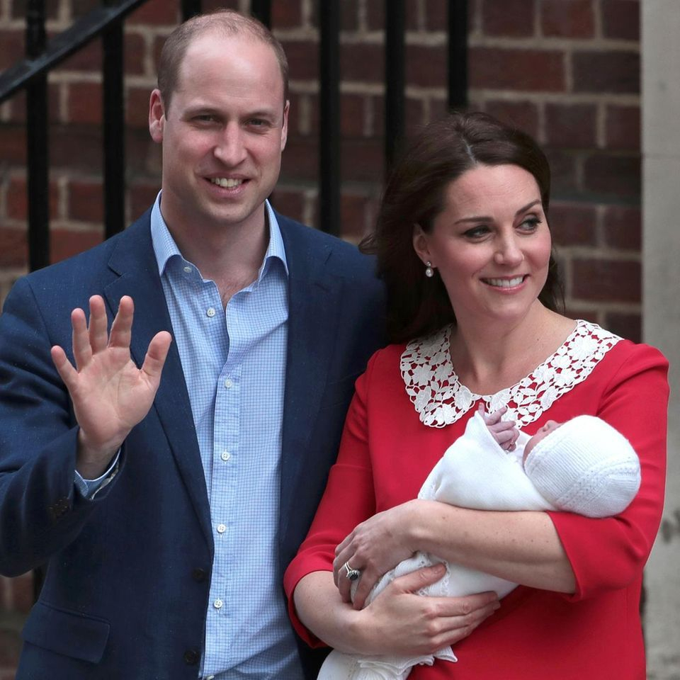 In Knallrot Präsentiert Sie Baby Nummer Drei | Herzogin Von Cambridge bestimmt für Bilder Kinder Kate Und William