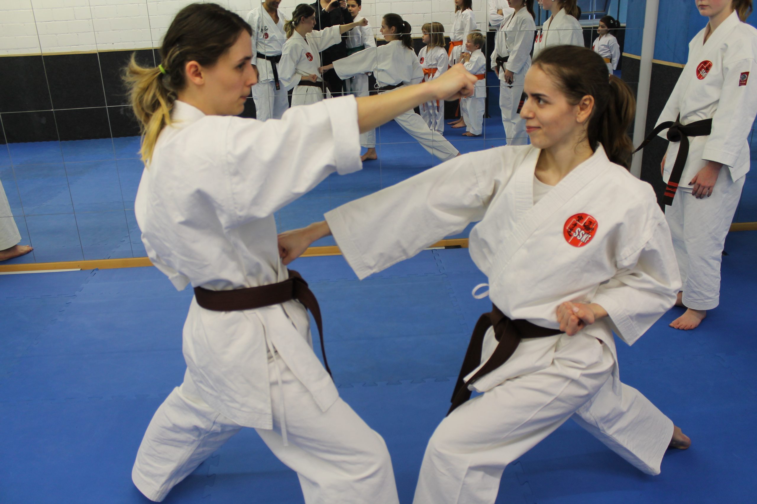 Karate-Do verwandt mit Judo Kinder Bilder