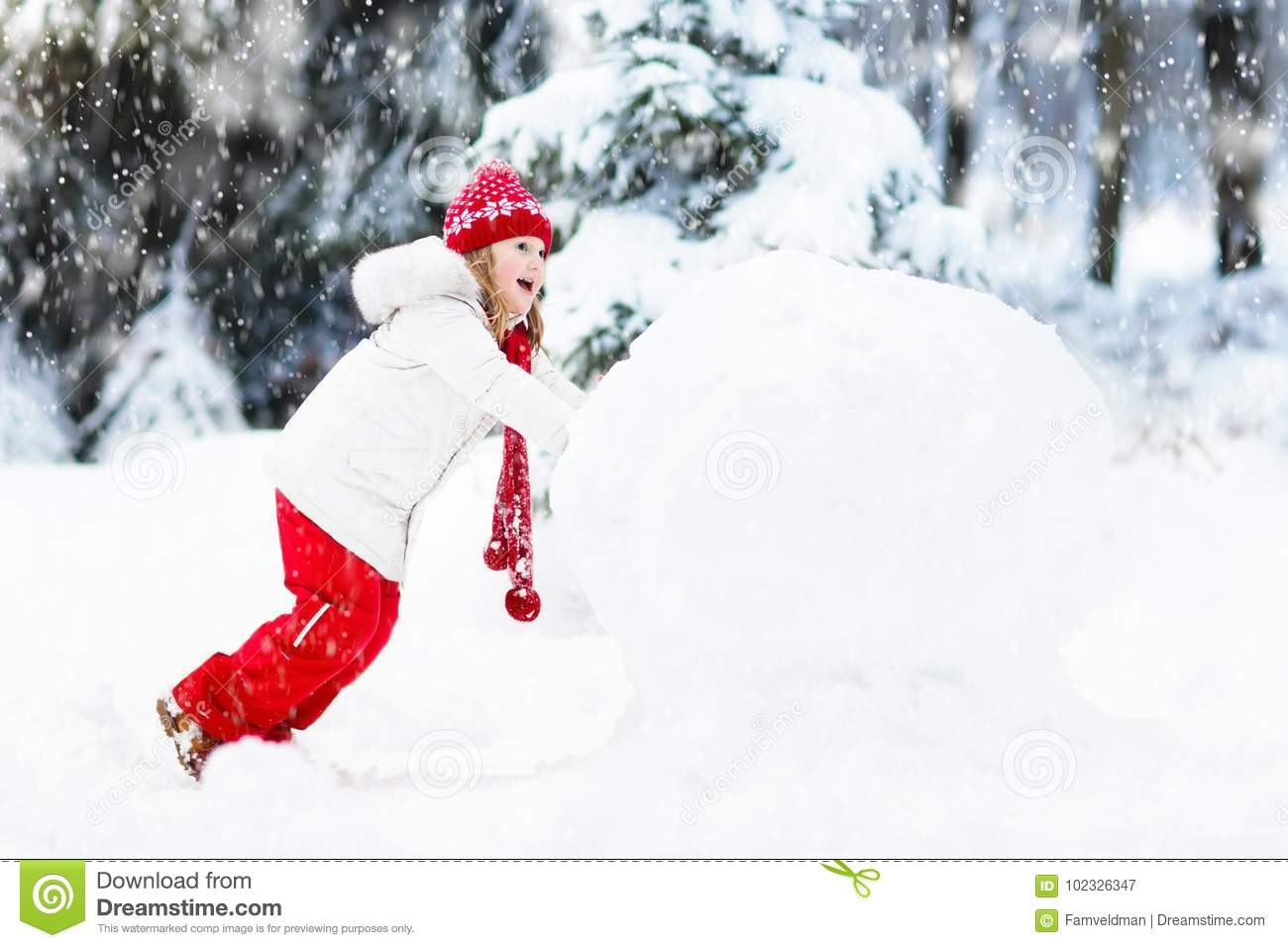 Kinder, Die Schneemann Errichten Kinder Im Schnee Antreiben In Einen ganzes Bilder Kinder Im Schnee
