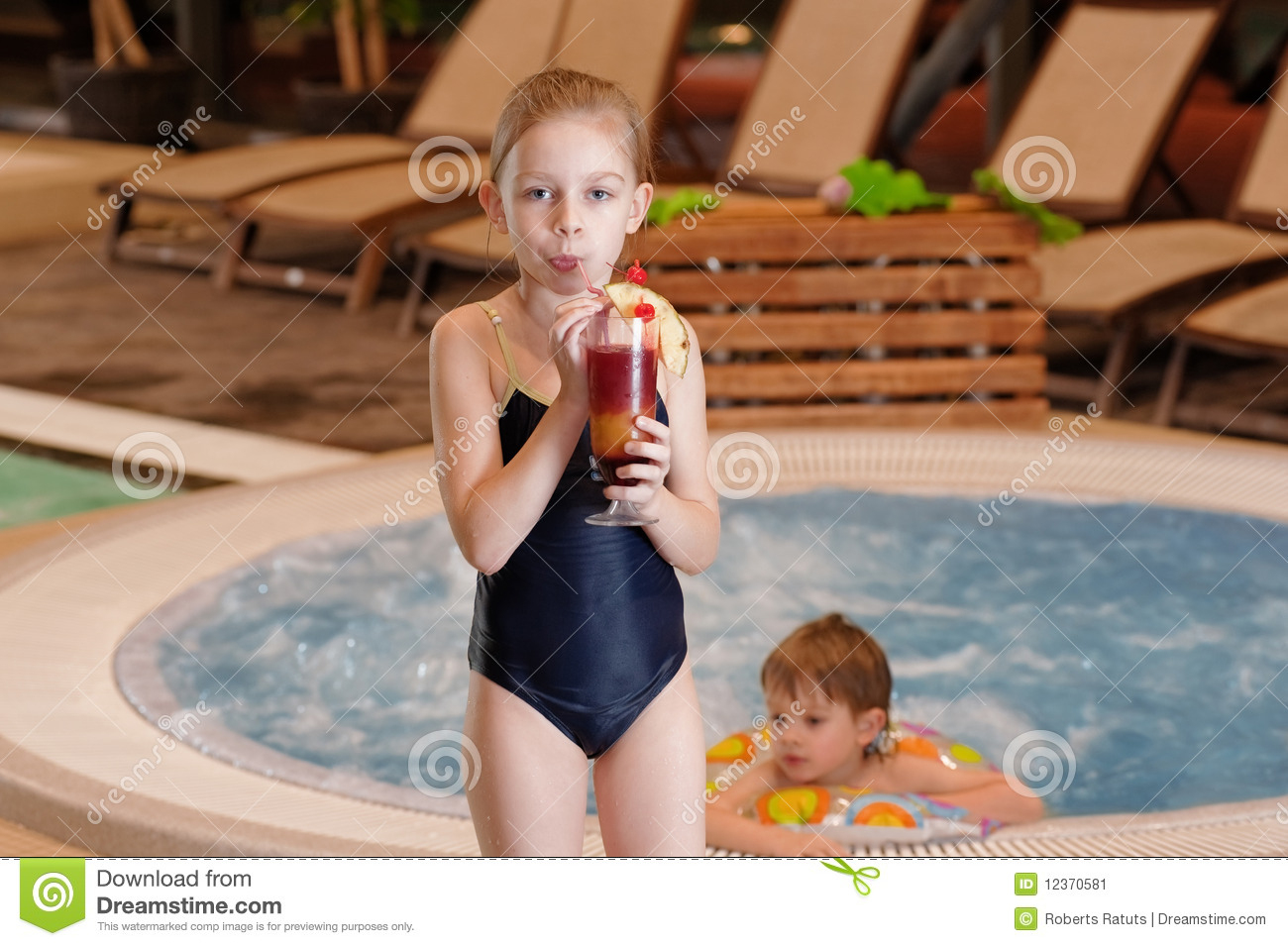 Kinder Im Schwimmbad Stockbild. Bild Von Schwimmbad, Kinder - 12370581 für Kinder Bilder Xl