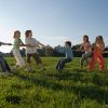 Kinder Spielen Tauziehen, … - Bild Kaufen - 70058755 Lookphotos ganzes Kinder Bilder Spielen