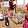Kindergarten Bilder Und Bilder - Laden Sie 110,422 Lizenzfreie Fotos mit Kinder Tanzen Bilder