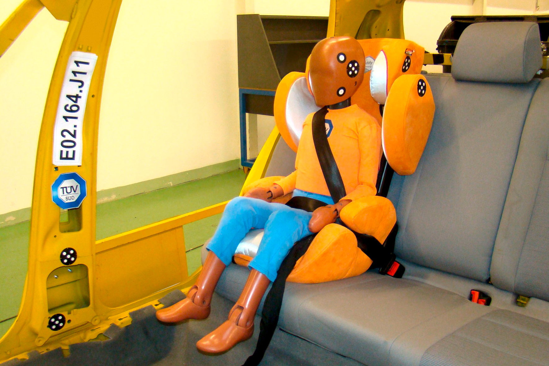 Kindersitze: Neue Norm Für Mehr Sicherheit für Kinder Bilder Entgegen Der Fahrtrichtung