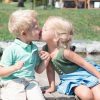 Küssende Kinder Am Naturbadeteich. #Kissing | Familienurlaub, Wellness ganzes Bilder Kinder Urlaub