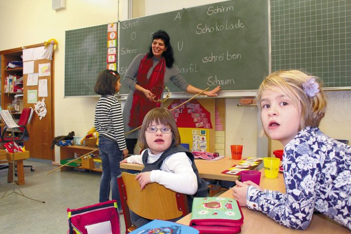 Ladenburg: Siebenjährige Mit Down-Syndrom Geht In &quot;Normale bei Kinder Bilder Neben Der Schule