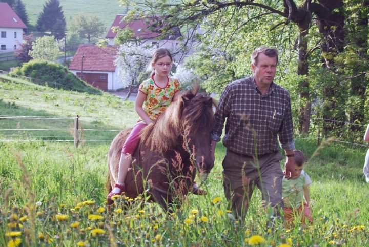 Land- Und Forsthof Im Osterzgebirge, Unweit Von Dresden. Bei Uns Gibt für Kinder Bilder Unweit De