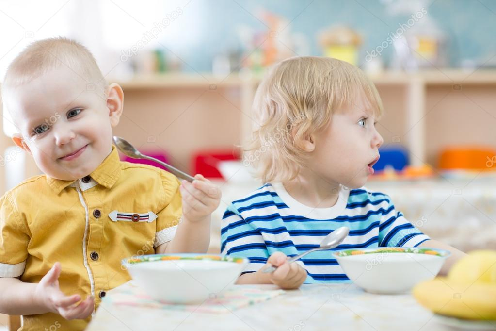 Lustige Bilder Kinder Beim Essen verwandt mit Lustige Kinder Bilder