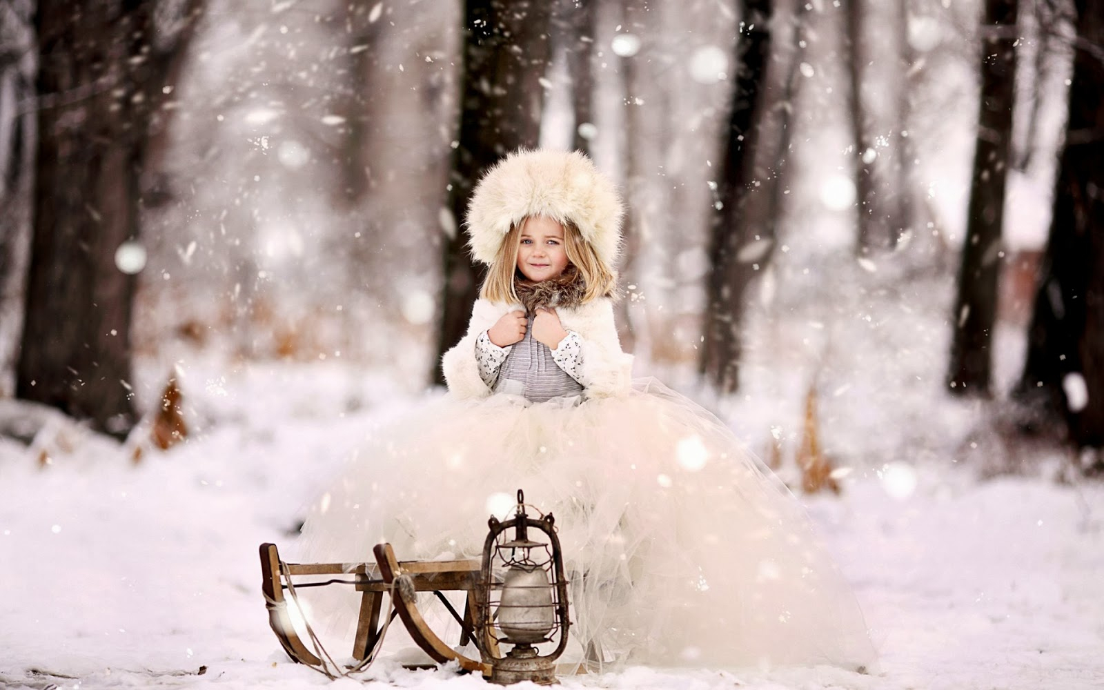 Mädchen Auf Schlitten Im Schnee | Hd Hintergrundbilder ganzes Kinder Bilder Photoshop