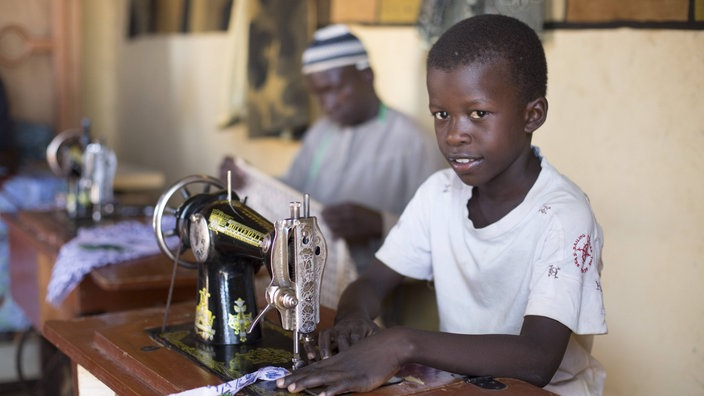 Menschenrechte: Kinderarbeit - Menschenrechte - Geschichte - Planet Wissen ganzes Kinder Bilder Diesseits Von Afrika