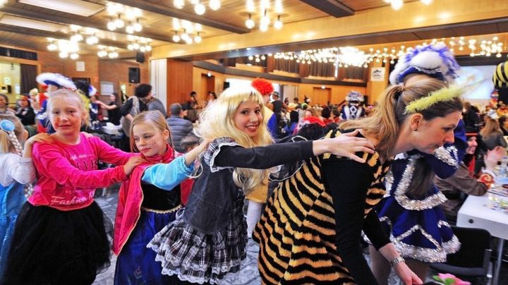 Moers: 150 Kinder Tanzen Durch Das Kulturzentrum für Kinder Tanzen Bilder Moers: 150 Kinder Tanzen Durch Das Kulturzentrum für Kinder Tanzen Bilder