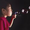 Multinationale Kinder, Die Luftblase Durchbrennen Stockbild - Bild Von für Kinder Bilder Hinter Der Wand