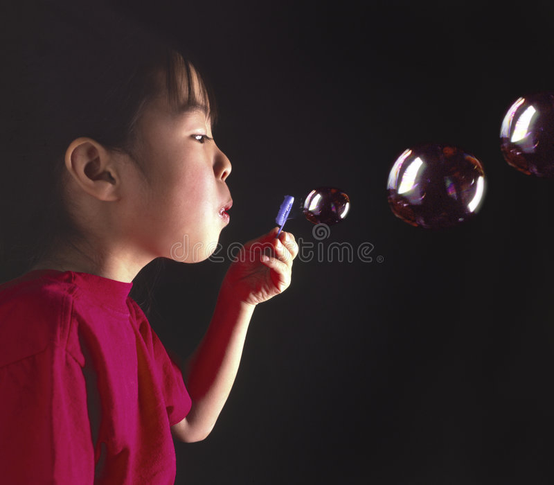 Multinationale Kinder, Die Luftblase Durchbrennen Stockbild - Bild Von für Kinder Bilder Hinter Der Wand