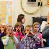 Musikunterricht In Der Kita: Darum Singen Die Kids Im Kindergarten Bald in Kinder Bilder Hinter Gittern