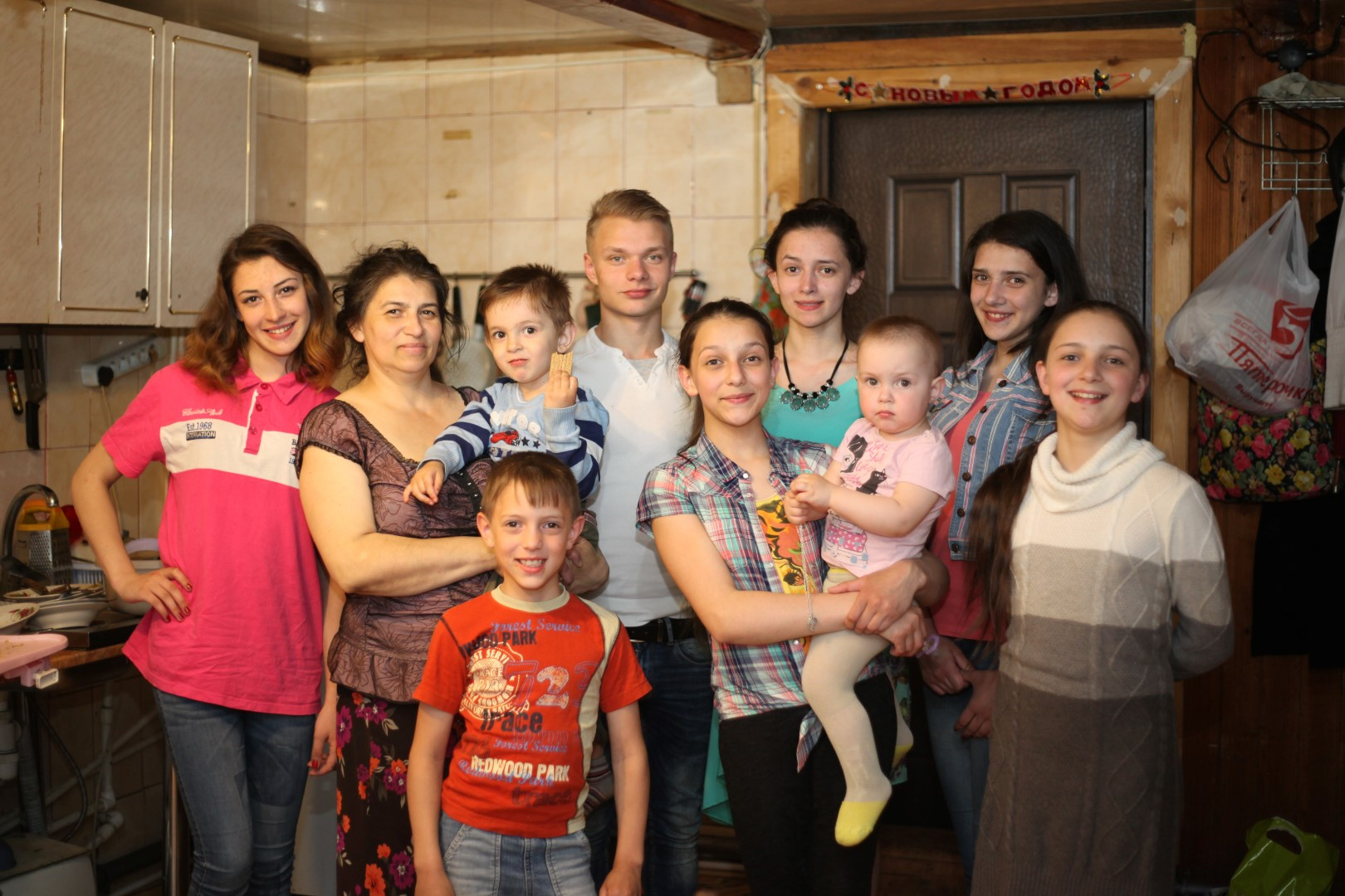 Poverty In Russia - A Family Desperately Needs Our Help! - Heart Small ganzes Ukraine Kinder Bilder