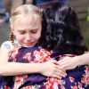 Reaktionen Der Kinder Auf Die Adoption. Traurige Und Glückliche Momente für Traurige Kinder Bilder