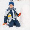 Spielerisch Fröhliche Kinder Rodeln Und Schneemannbasteln Schnee verwandt mit Bilder Kinder Im Schnee