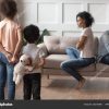 Traurige Afrikanische Kinder Blicken Eltern Im Streit An — Stockfoto bei Traurige Kinder Bilder