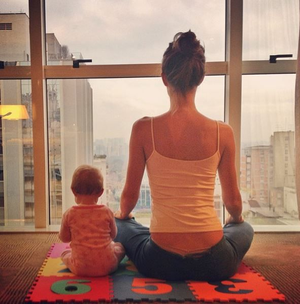 Yoga Gisele Bündchen | Yoga Inspiration, Morgenmeditation, Yoga Für Kinder bei Kinder Bilder Yoga,