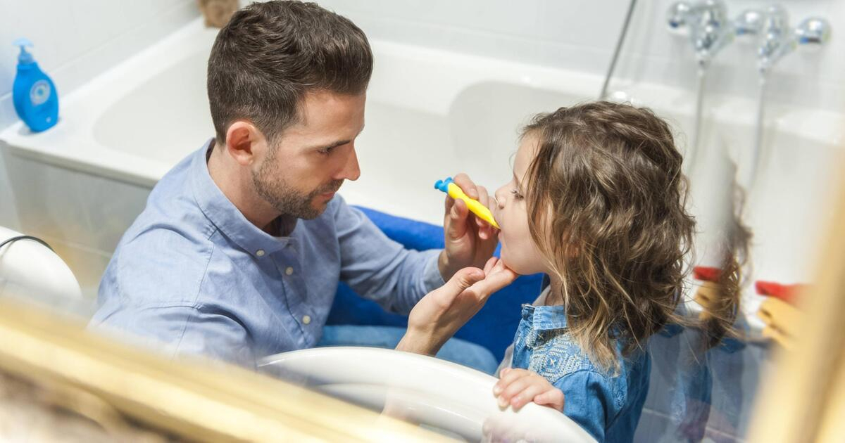 Zähneputzen Bei Kindern: So Beugen Sie Karies Vor | Web.de in Karies Zähne Kinder Bilder