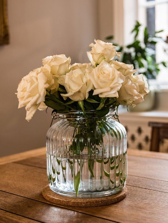 Schnittblumen frisch halten: So bleiben Rosen & Co. länger haltbar