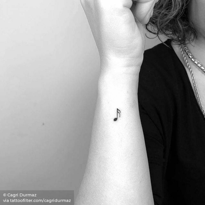 1001+ Ideen Für Wunderschöne Minimalistische Tattoos verwandt mit Kleine Tattoos Mit Bedeutung Handgelenk