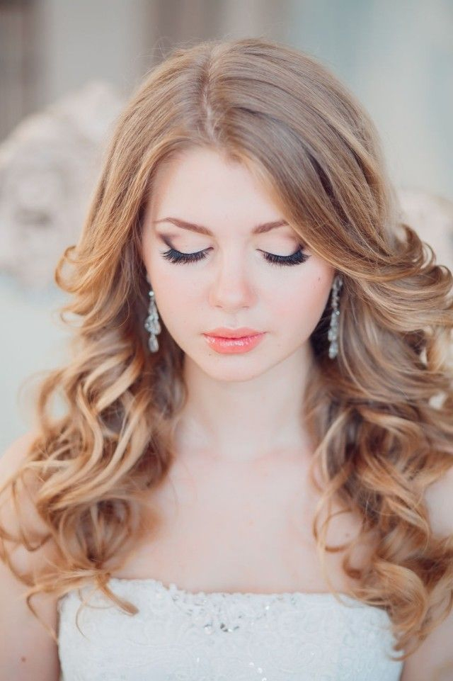 2014-Hochzeit Make-Up In Rosé-Tönen-Lipsgloss Offene Haare-Gelockt für Offene Haare Locken Hochzeit