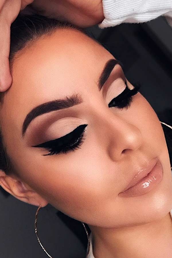 23 Glam Makeup Looks To Wear For The Holidays In 2020 - Stayglam in Make Up Looks